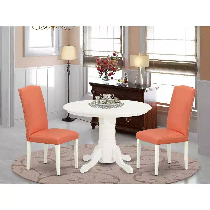 Rundes Essgruppenset, 3-tlg. – 42" Tisch & 2 Parson-Stühle – Kunstleder in Pink Flamingo – Eklektische Eleganz