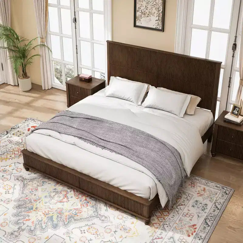 3-teiliges Schlafzimmer-Set, Bettrahmen für Queen/King-Size & 2 geriffelte Nachttische mit Schubladen - ModernLuxe
