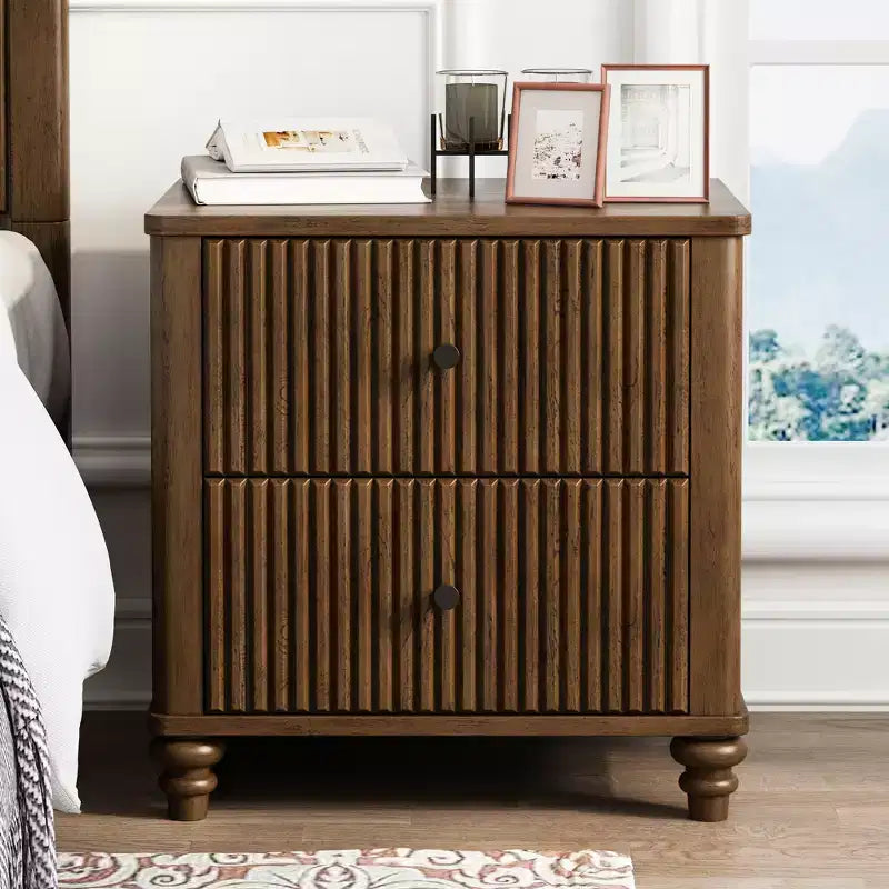 3-teiliges Schlafzimmer-Set, Bettrahmen für Queen/King-Size & 2 geriffelte Nachttische mit Schubladen - ModernLuxe