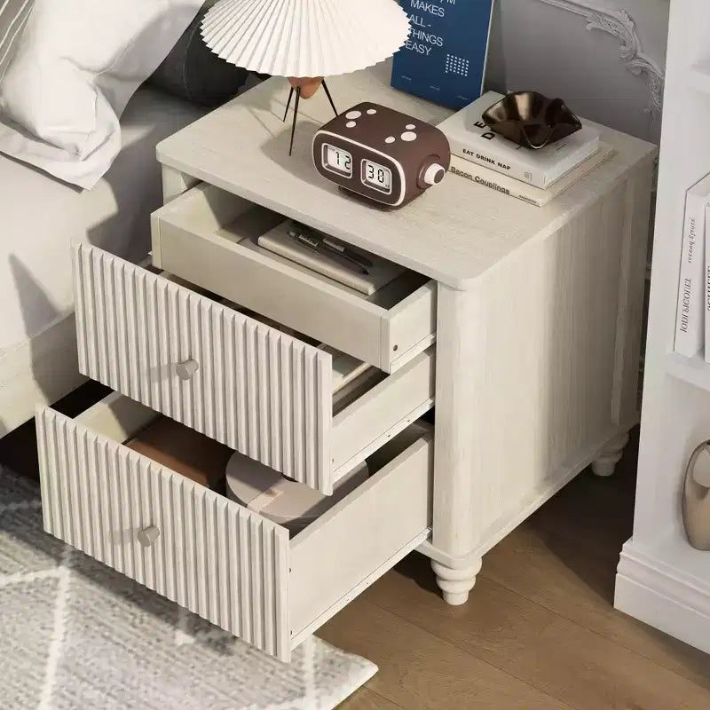 3-teiliges Schlafzimmer-Set, Bettrahmen für Queen/King-Size & 2 geriffelte Nachttische mit Schubladen - ModernLuxe
