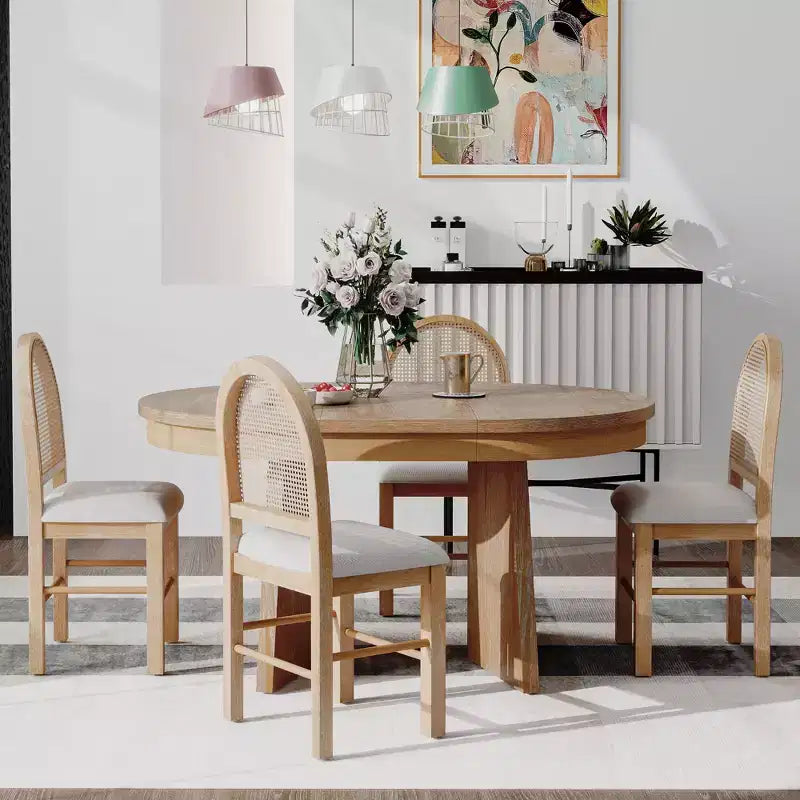 Runder Rattan-Esstisch-Set für 4 Personen, ausziehbarer Esstisch mit 4 gepolsterten Stühlen, Küchen-Tischset für kleine Räume, naturfarbenes Holz-Finish