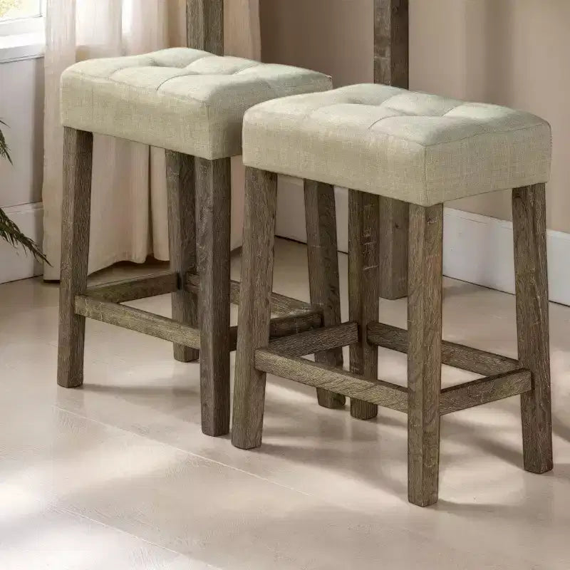 GDFStudio Bennett Übergangs-Essgruppe, 3-teilig, Thekenhöhe, aus Holz, mit gepolsterten Hockern mit Knopfheftung (Biscuit-Tufting)