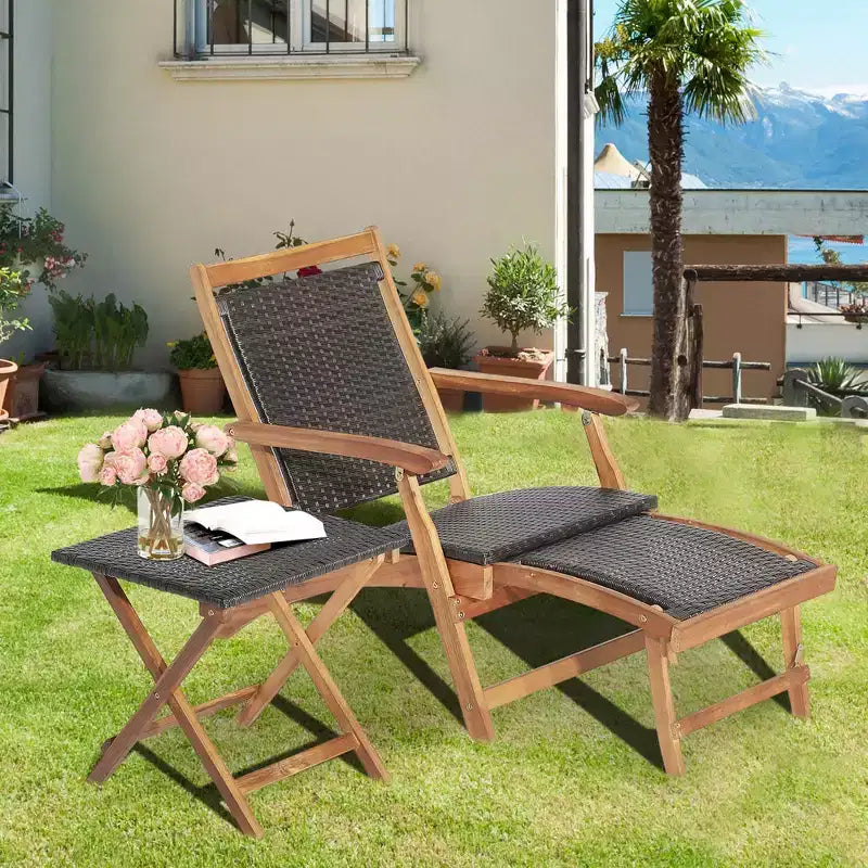 Costway 4-tlg. Terrassen-Rattan-Klappstuhl-Set mit Tisch aus Akazienholz und ausziehbarer Fußstütze
