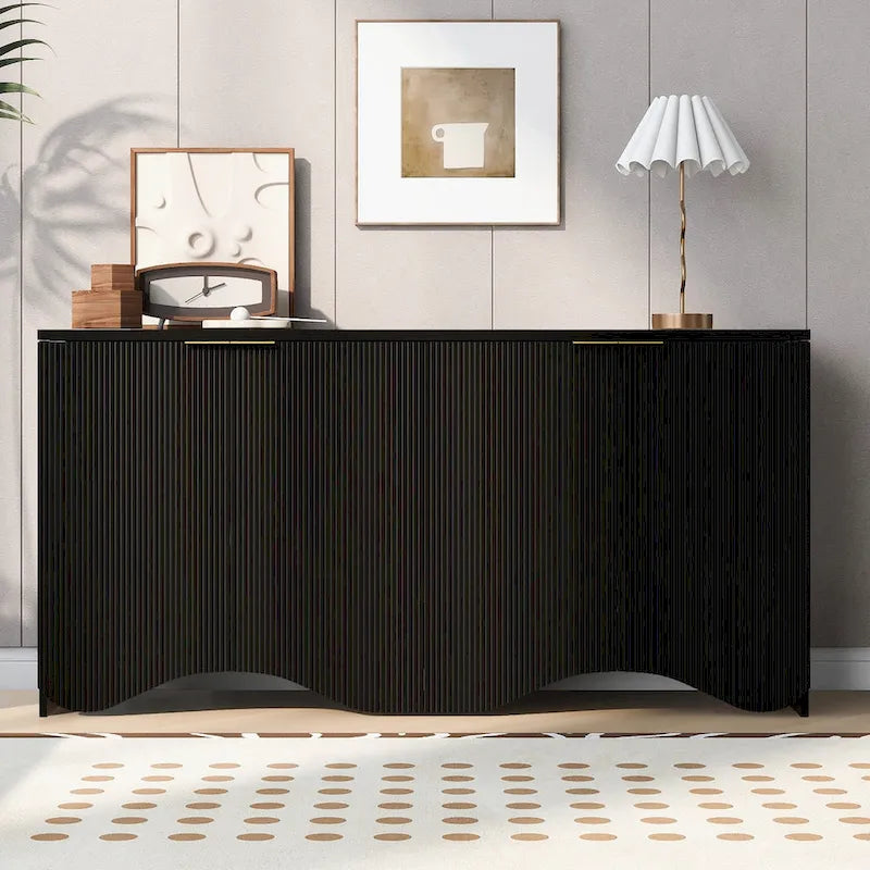 Vertikale Streifen und gewelltes Design eines viertürigen Schranks, geeignet für Flur, Diele, Wohnzimmer