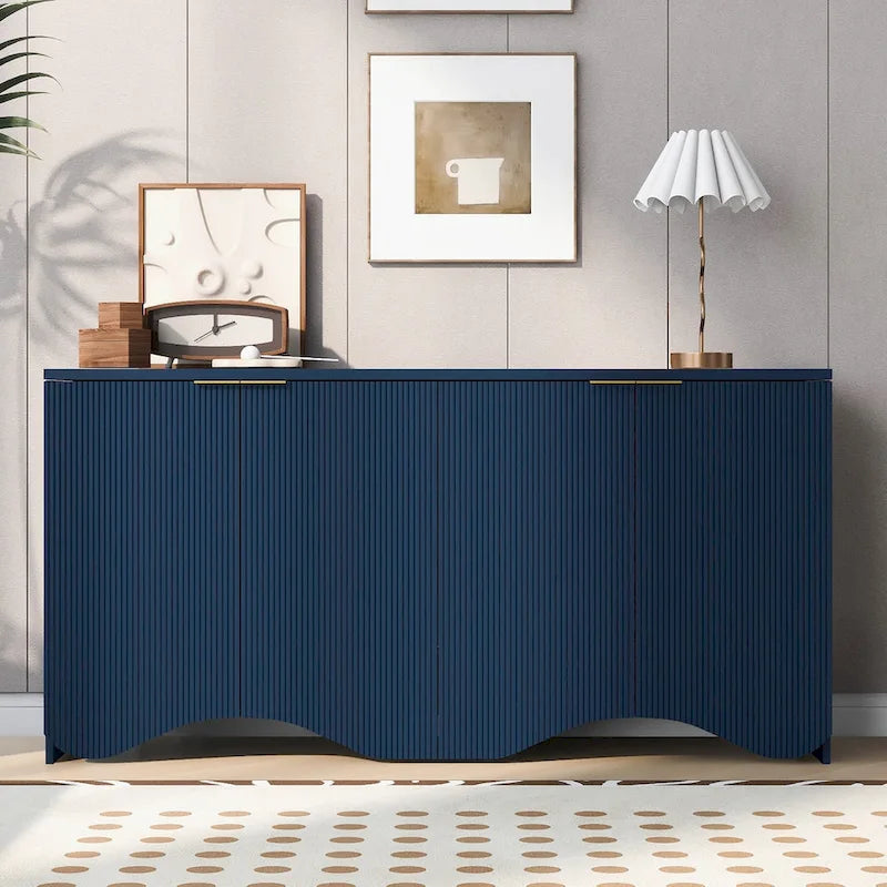 Vertikale Streifen und gewelltes Design eines viertürigen Schranks, geeignet für Flur, Diele, Wohnzimmer