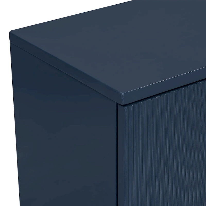Vertikale Streifen und gewelltes Design eines viertürigen Schranks, geeignet für Flur, Diele, Wohnzimmer