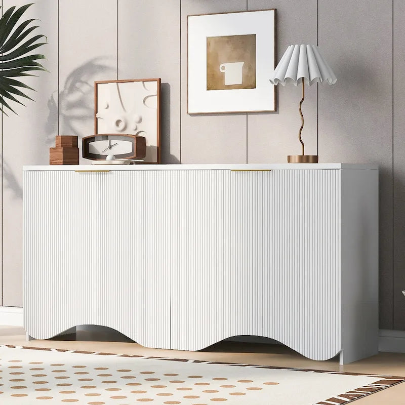 Vertikale Streifen und gewelltes Design eines viertürigen Schranks, geeignet für Flur, Diele, Wohnzimmer
