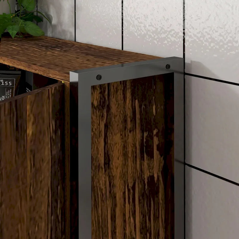 Industrieller Toilettenschrank mit Doppeltür und verstellbarem Regal